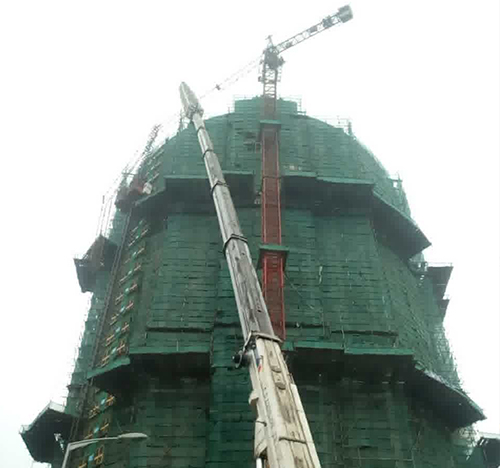 大同市吊车在工地上作业